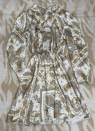 Біла золотиста шовкова сукня