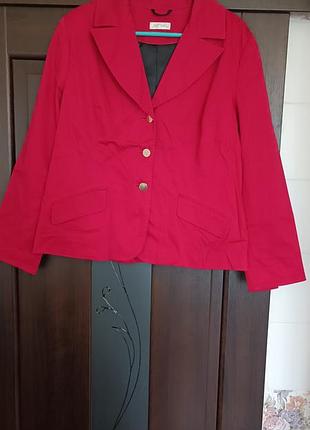 Червоний жіночий піджак