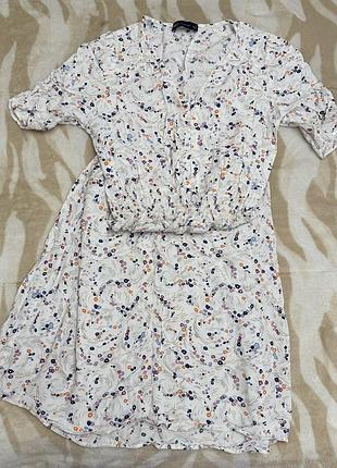 Біла літня сукня в квіточки