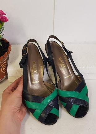 Стильні шкіряні зелені босоніжки bally