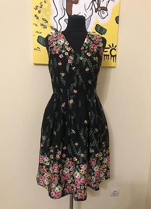 Красива сукня в квіти нова