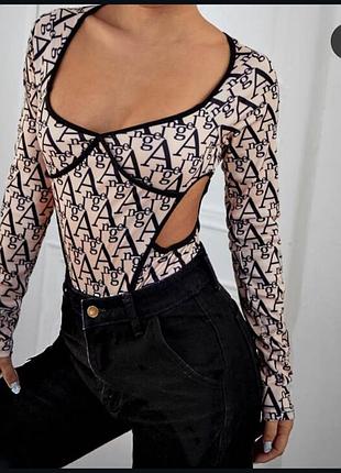 Женский бежевый боди с надписями с вырезами shein