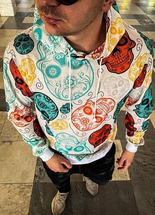 Белый худи с черепами