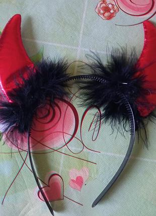 Фірмовий обруч ріжки на карнавал свято.