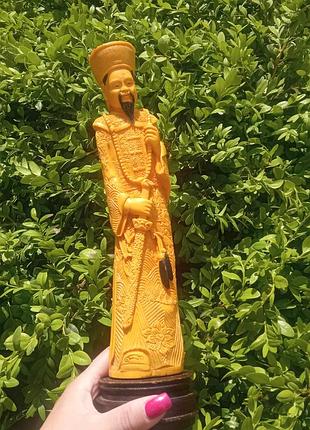 Статуэтка винтажная на деревянной базе китайский император! состояние отличное
