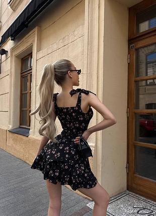 Сукня на зав'язках