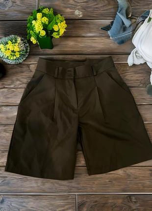 Широкі класичні шорти з кишенями
