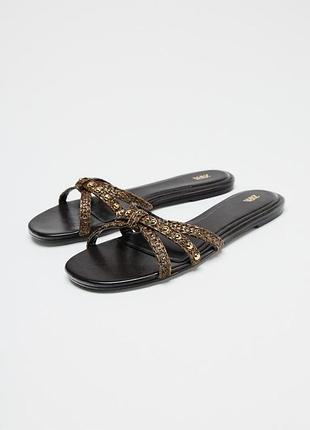 Шлепанцы с люверсами zara