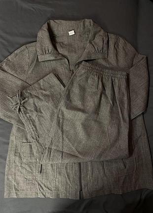 Костюм жіночий