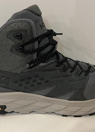 Hoka кросівки