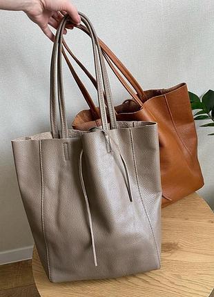 Темно бежевая тауп кожаная итальянская сумка мешок , мягкая