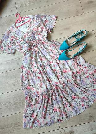Платье в цветочный принт, будет на м примерно