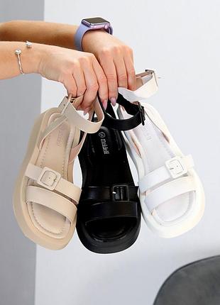 Стильні жіночі босоніжки у чорному , бежевому та білому кольорі 🤩🤩🔥