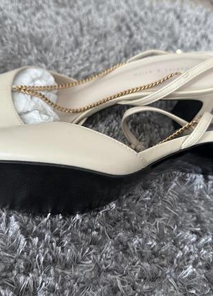 Босоніжки charles &keith