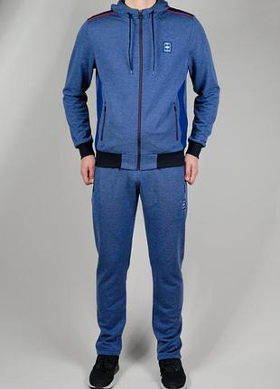 Спортивный мужской костюм.
