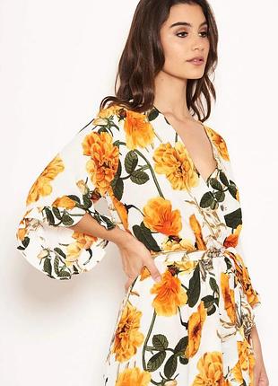 Ошатна блуза на запах з воланами та поясом