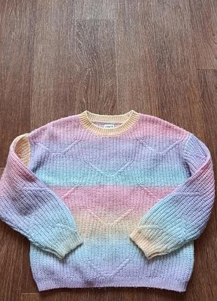 Светрик кольору веселки