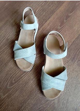 Натуральные кожаные босоножки