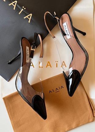 Чорні туфлі alaia