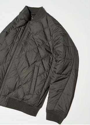 Пуховик-бомбер uniqlo коллаборация с white mountaineering6 фото