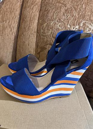 Босоніжки резинки