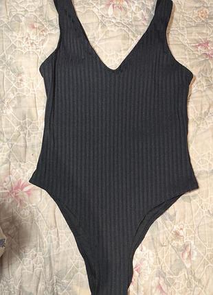 Шикарный стильный рельефный купальник с нюансом в бассейн пляж тренировки