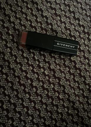 Помада від givenchy