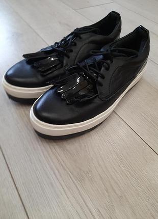 Стильні шкіряні туфлі,кеди макасини  сліпони 40 розмір