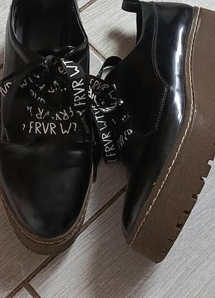 Женские туфли bershka