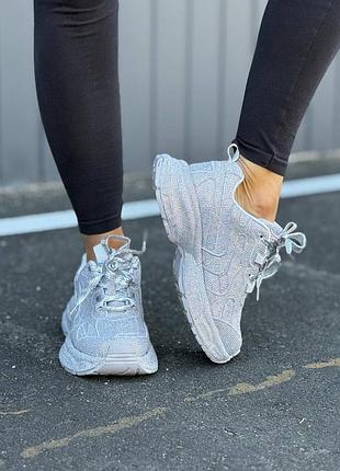 Кроссовки женские