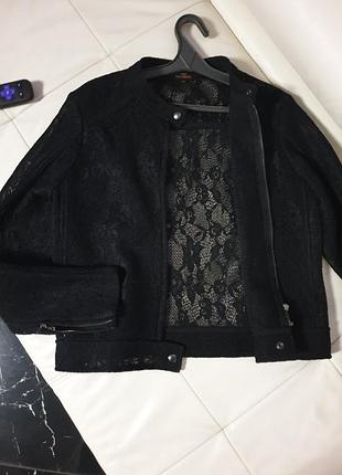 Красивый трендовый кружный бомбер