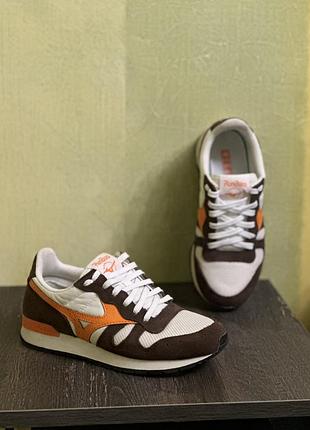 Стильні кросівки mizuno, 37
