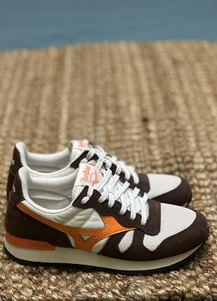 Стильні кросівки mizuno, 37