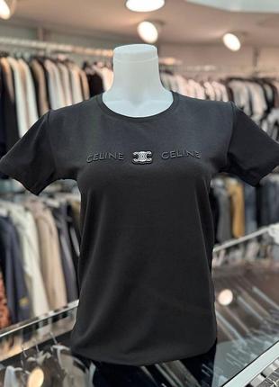 Чорна брендова футболка