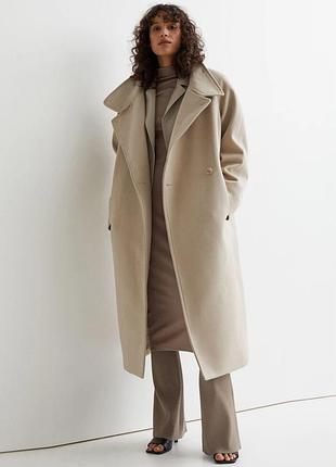 Бежеве пальто h&m