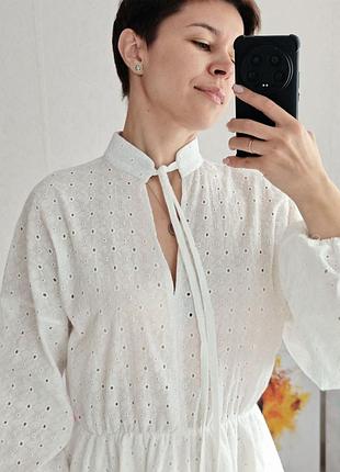 Стильна сукня з прошви вільного крою з подвійною спідницею