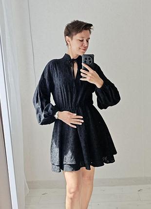 Стильна сукня з прошви вільного крою з подвійною спідницею