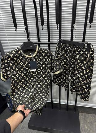 Топовый летний костюм lv