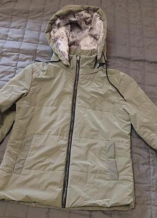 Весенняя куртка цвета хаки