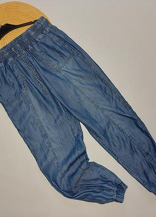 Легкие джинсовые брюки