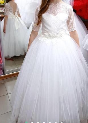 Платье белое 134 на первое приключение