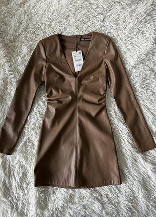 Коричнева сукня zara з еко-шкіри4 фото