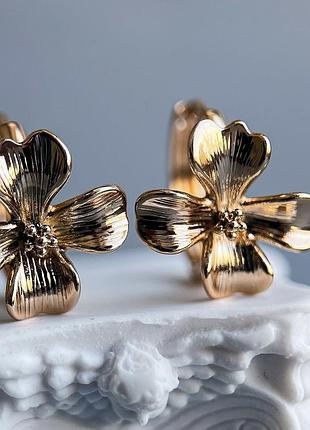 Серьги из медицинского золота