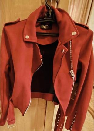 Куртка коротка berschka