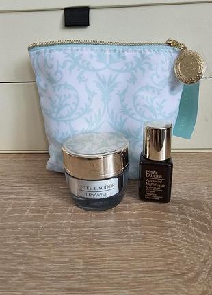 Набір косметики estee lauder з косметичкою