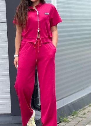 Костюм женский. яркая новинка