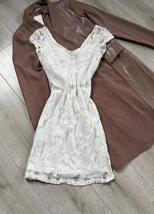 Сукня плаття білого кольору на урочистий захід розмір xs на дюймовочку