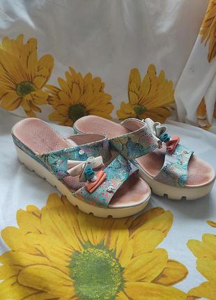 Шлепки женские