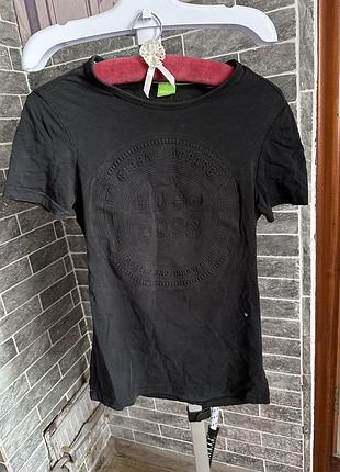 Фірмова футболка hugo boss