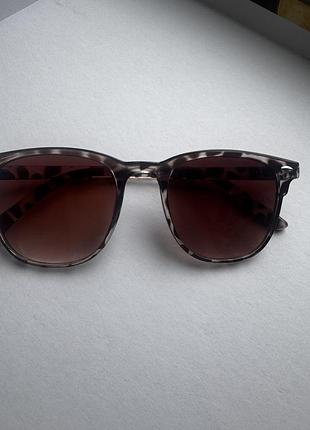 Сонцезахисні окуляри жіночі